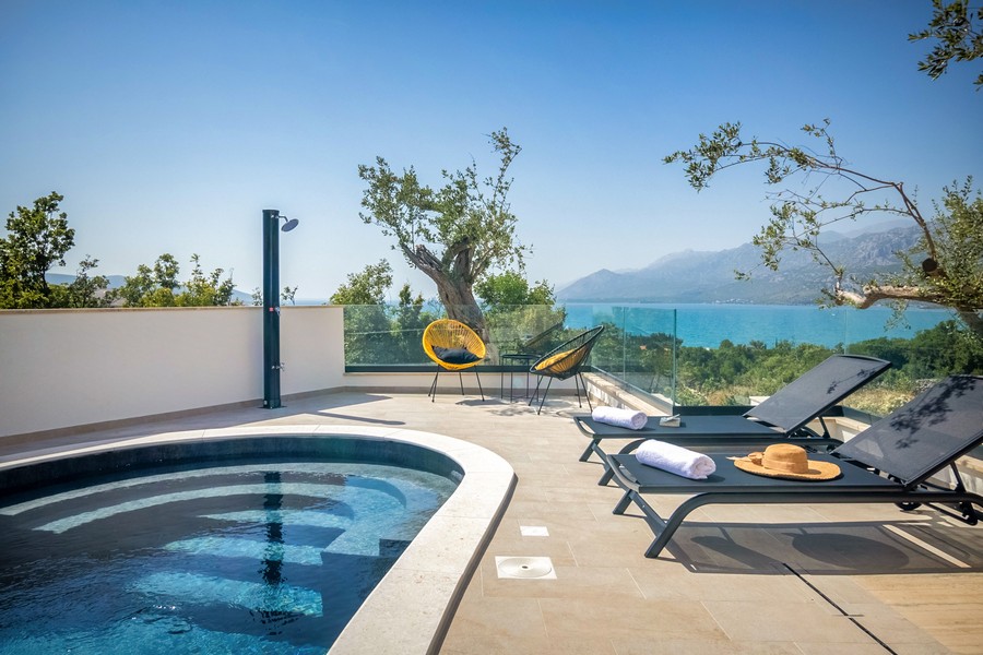 Area piscina con vista mare in Croazia