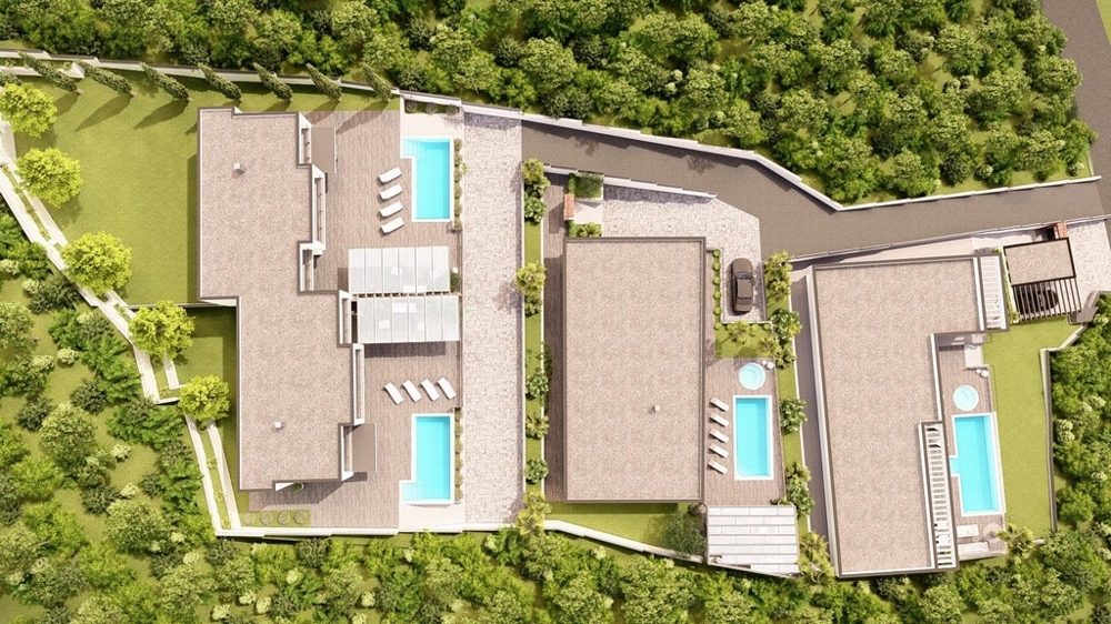 Visualizzazione dell'area dall'alto con accesso e terrazze delle piscine