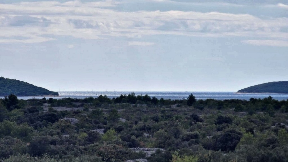 Vista sulla macchia, sul mare e sulle isole