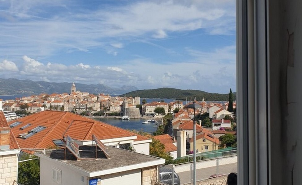 Vista sul centro di Korcula con tetti rossi