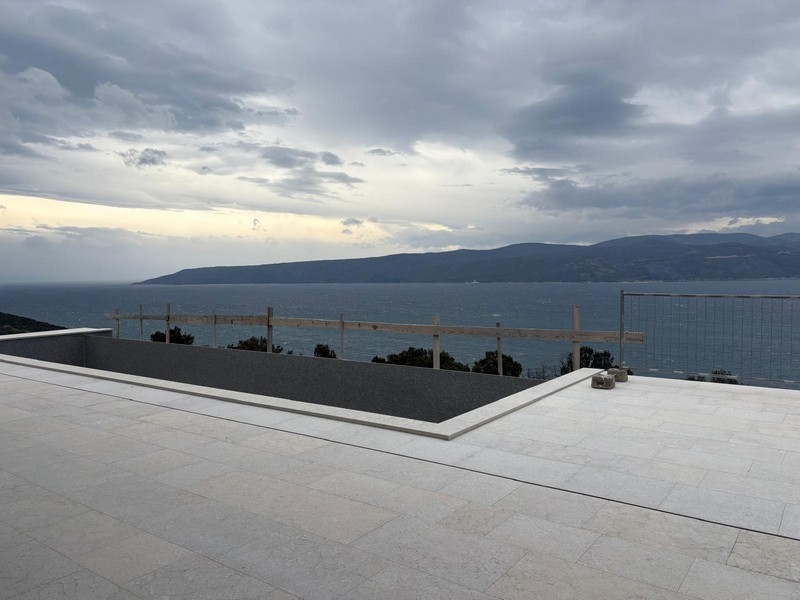 Villa mozzafiato con piscina a sfioro e vista mare