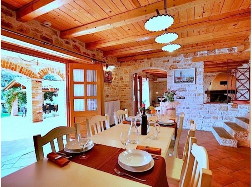 Cucina estiva con barbecue dell'immobile H2393, in vendita in Croazia - Panorama Scouting.