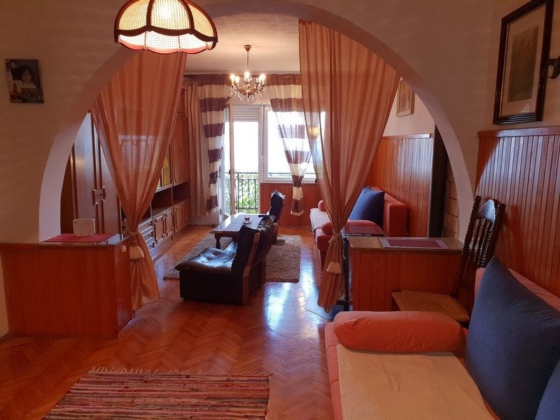 5 camere da letto e 4 bagni