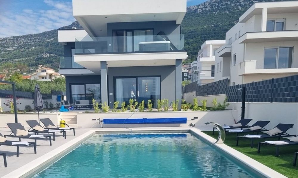 Villa con piscina a Kastela, Croazia, in vendita - Panorama Scouting.