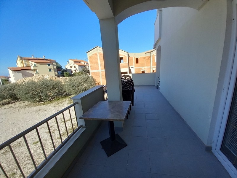 Casa plurifamiliare a Novalja