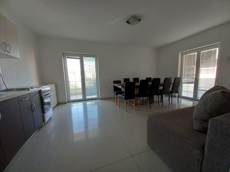 7 appartamenti con balcone e vista mare