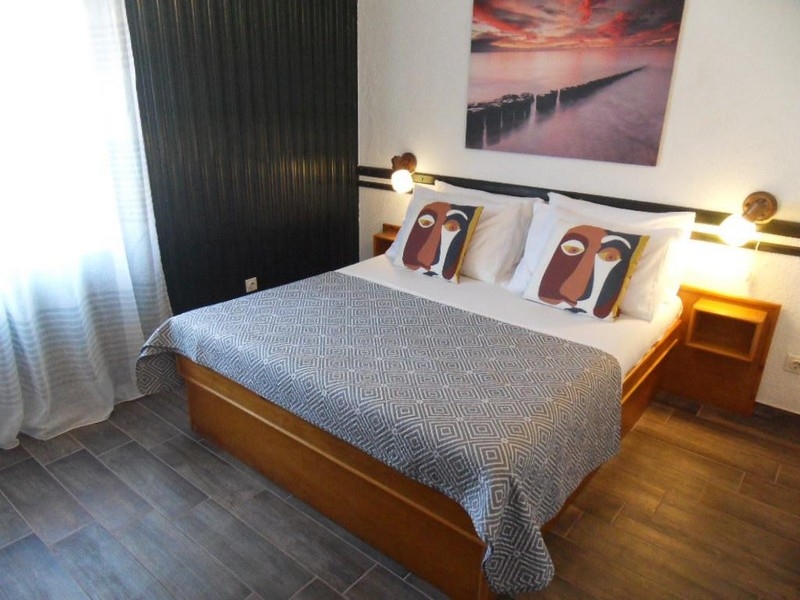 Letto matrimoniale.
