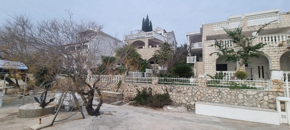 Casa in vista frontale.