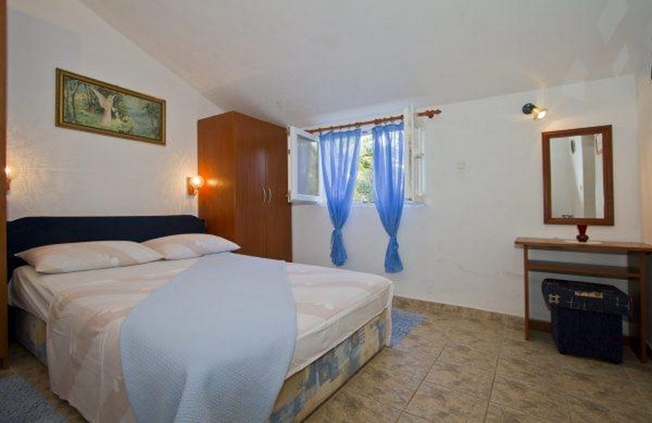 Camera da letto con letto matrimoniale - casa in Croazia H2432.