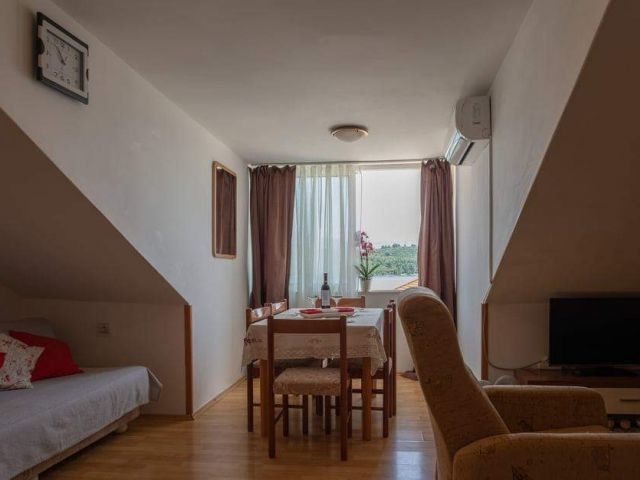 Casa plurifamiliare ben distribuita - isola di Korcula