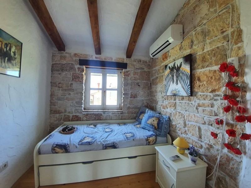 Camera da letto con finestra