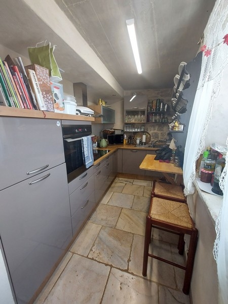 Cucina completamente attrezzata