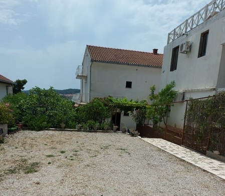 Casa plurifamiliare con 5 posti auto
