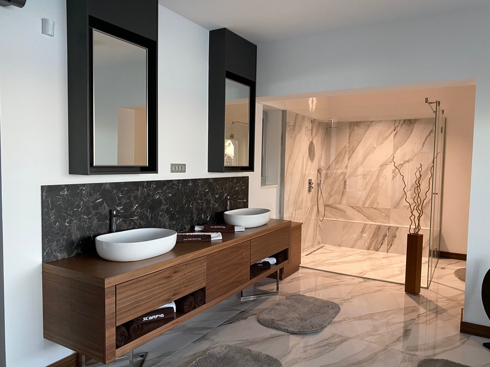 Bagni ampi con doccia o vasca