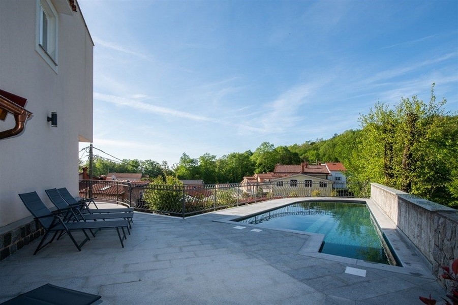 Casa indipendente con vista mare a Matulij