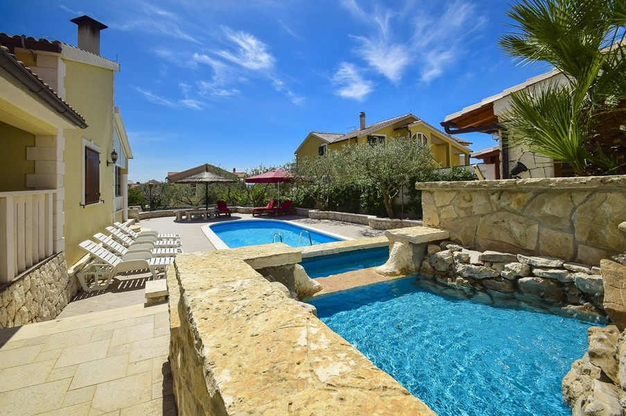 Immobili con piscina in Croazia - villa H2618 a Vodice.