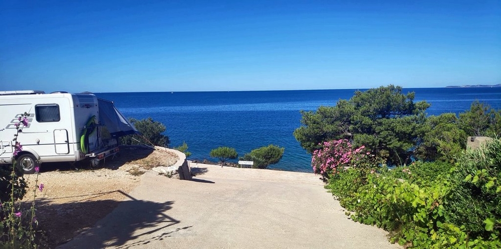 Casa H2634, in vendita in Croazia in prima fila al mare.