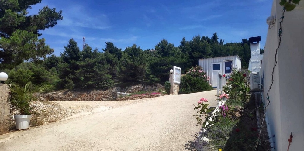 Accesso al terreno della casa.