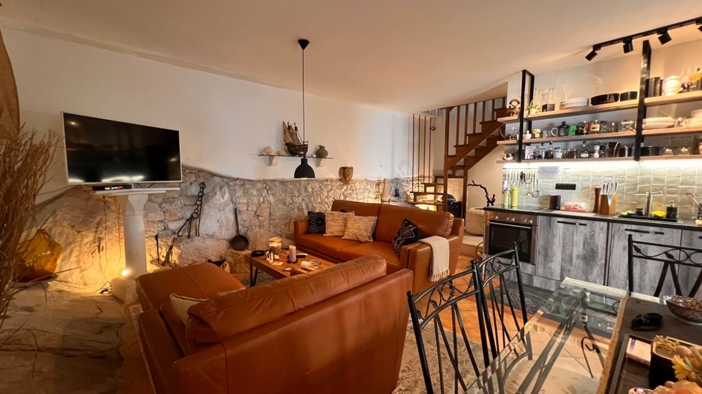 Cucine completamente attrezzate con zona pranzo