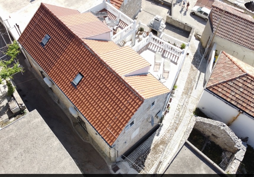 Casa in pietra costruita nel 2013 e ristrutturata nel 2022 a Cara, isola di Korcula, in vendita