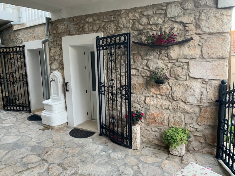Bella casa curata nei dettagli in Dalmazia meridionale in vendita - H2643