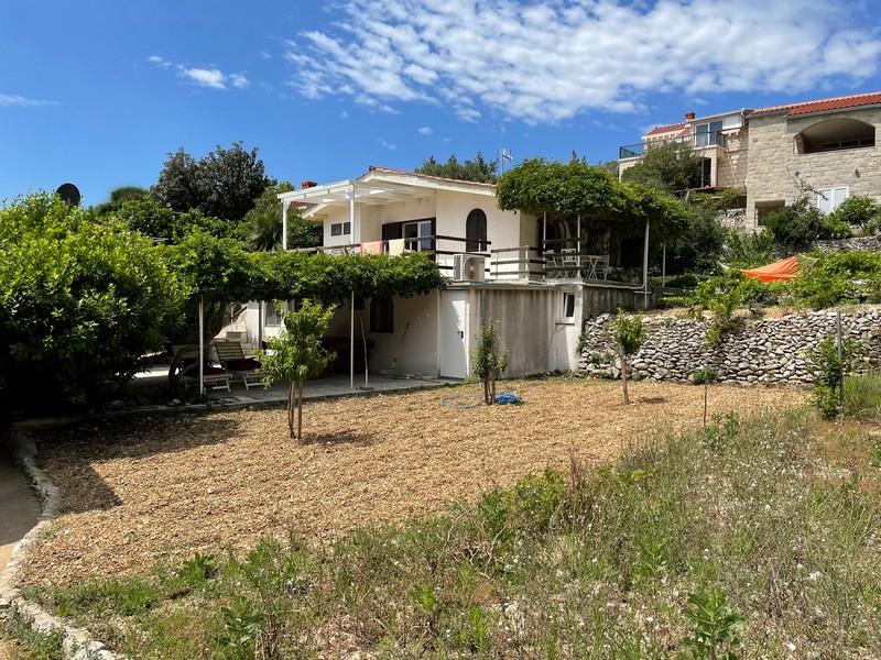 Casa in posizione mediterranea vicino al mare in vendita in Croazia - Panorama Scouting.