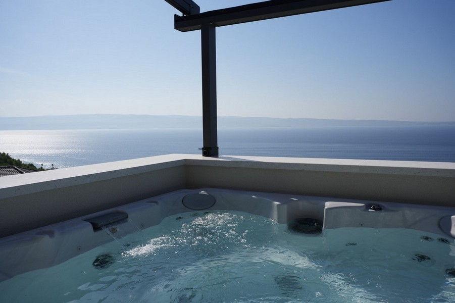 Vista mare dalla terrazza al piano superiore della villa H2679, Croazia - Panorama Scouting.