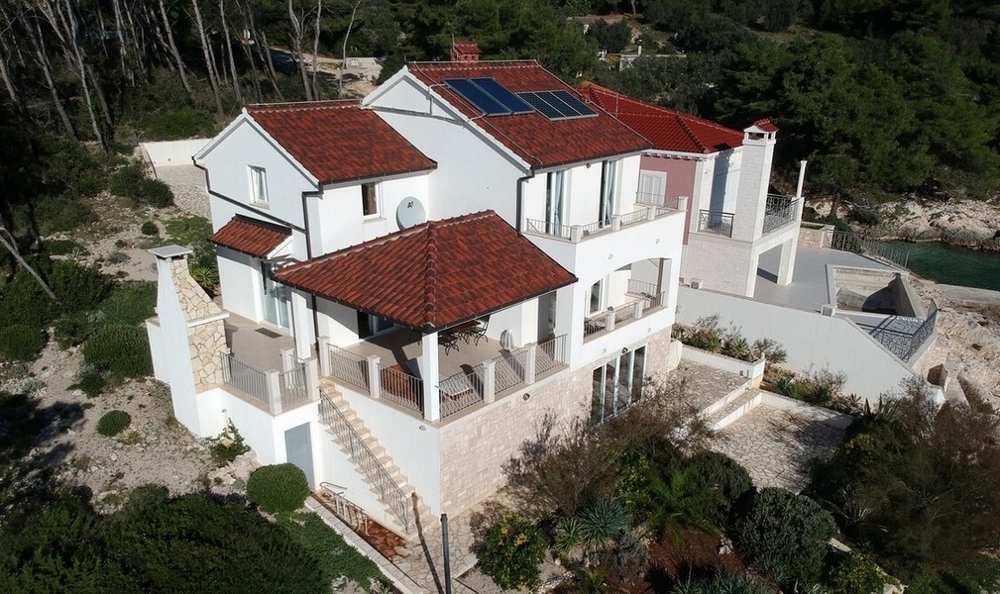 Villa mediterranea vicino al mare in Croazia sull'isola di Korcula in vendita.