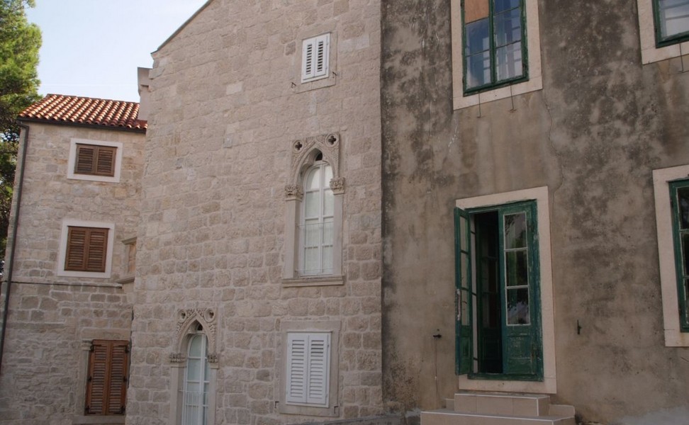 Immobili nella città vecchia di Korcula in Croazia.