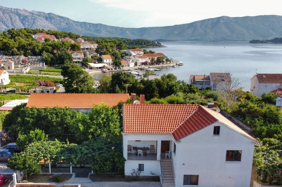 Immobili vicino al mare sull'isola di Korcula in Croazia - Panorama Scouting.
