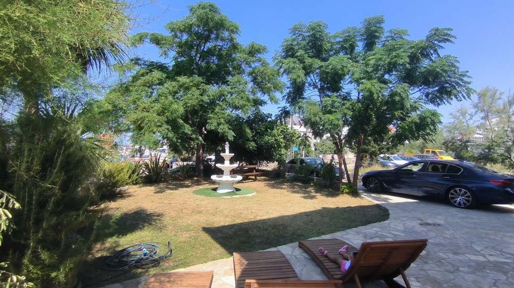 Giardino dell'immobile H2707 a Vrsi presso Zadar in Croazia - Panorama Scouting.