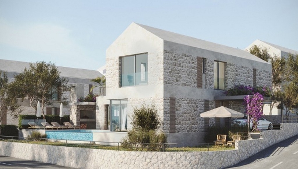 Visualizzazione della villa in pietra con piscina sulla strada