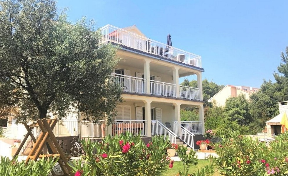 Ampia casa plurifamiliare con vista mare in Dalmazia meridionale