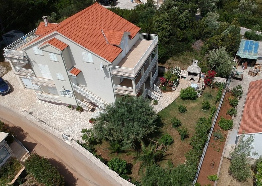 Casa con grande giardino in vendita sull'isola di Korcula - immobili Croazia