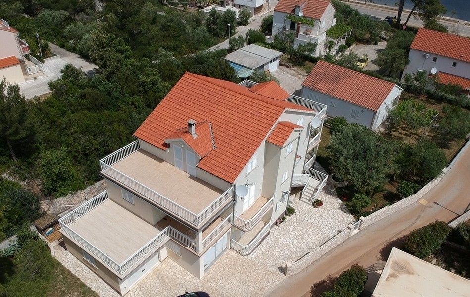 Casa plurifamiliare costruita nel 2010 con cucina estiva