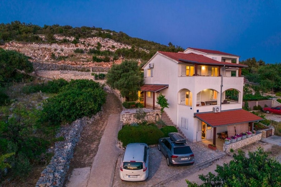 Casa plurifamiliare curata con vista mare panoramica a Marina - Panorama Scouting