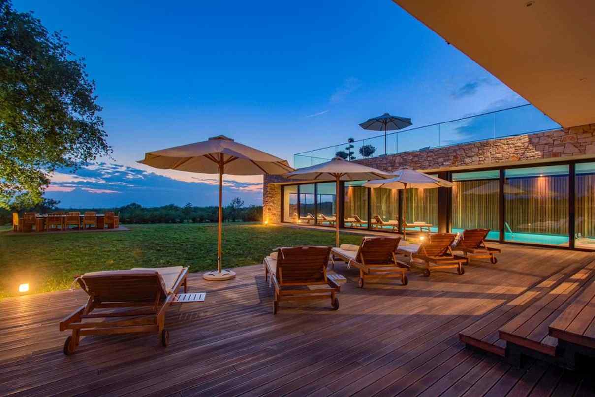 Nuova villa con piscina in vendita vicino a Porec in Croazia.