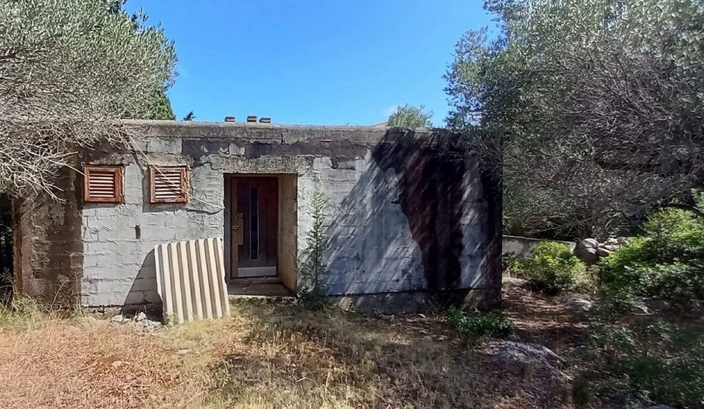 Terreno di 1166 m² sul mare con piccola casa al grezzo - H2742