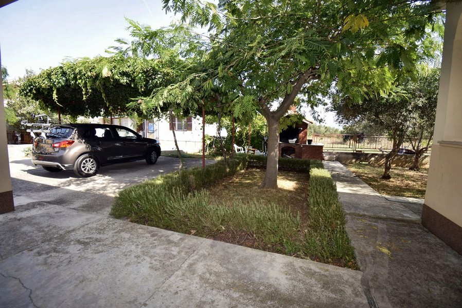 Casa con posto auto ID immobile: H2743