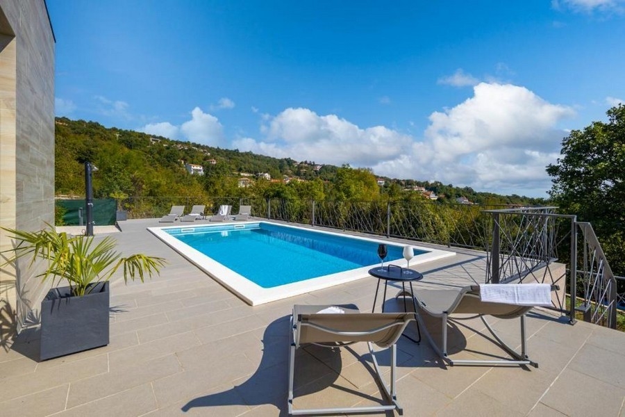 Villa di alta qualità con grande terrazza e piscina