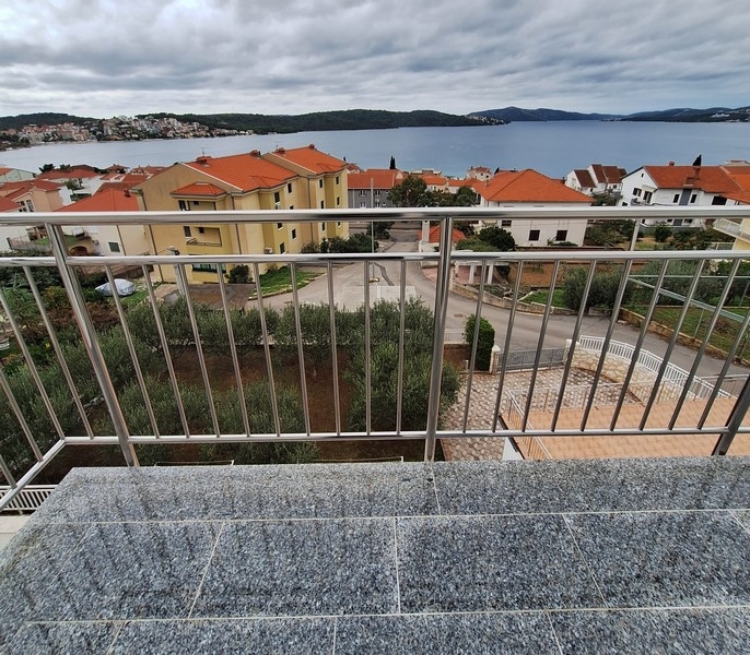 Casa con appartamenti e vista mare - Panorama Scouting