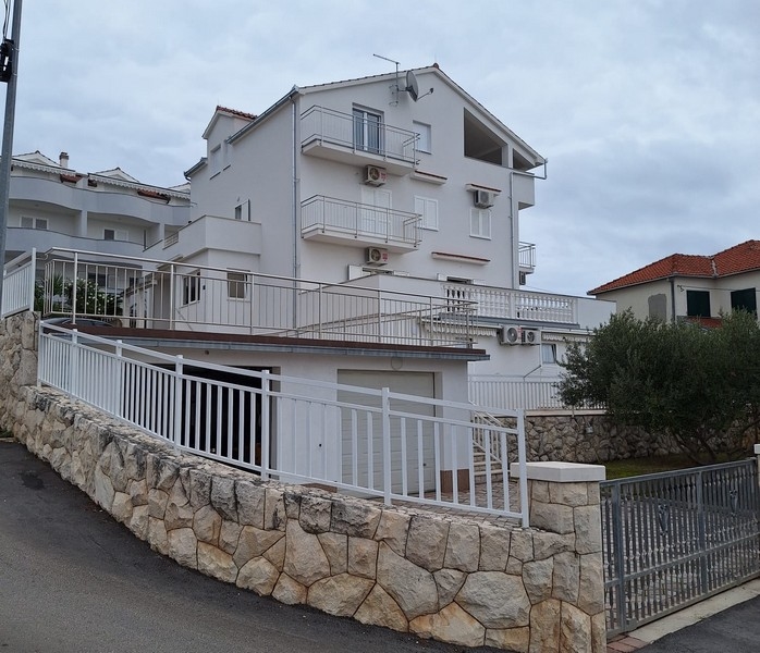 Casa plurifamiliare curata con 5 appartamenti - immobili Croazia