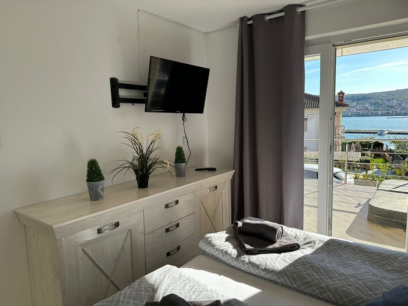 Camera da letto con accesso alla terrazza con vista mare - H2822