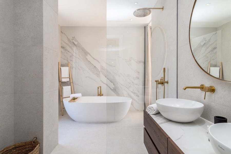 Bagno con vasca freestanding