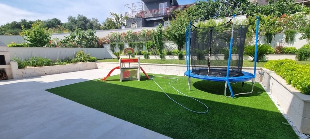 Parco giochi privato nel giardino