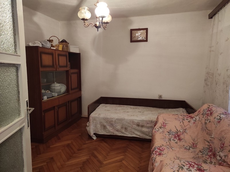 Zona giorno con arredamento