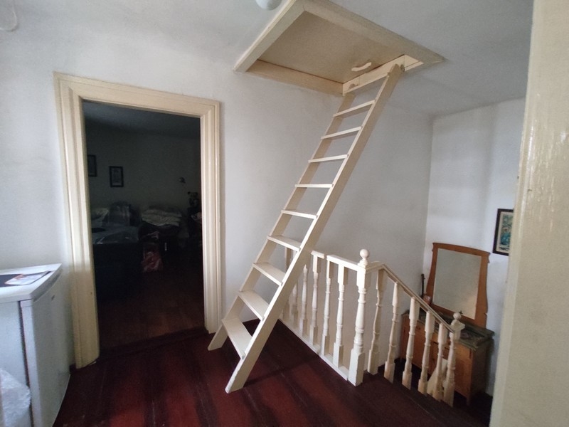Primo piano con camere da letto e accesso al sottotetto