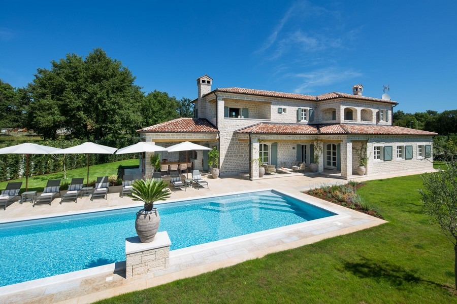 Villa mediterranea con piscina e giardino a Kanfanar, Istria