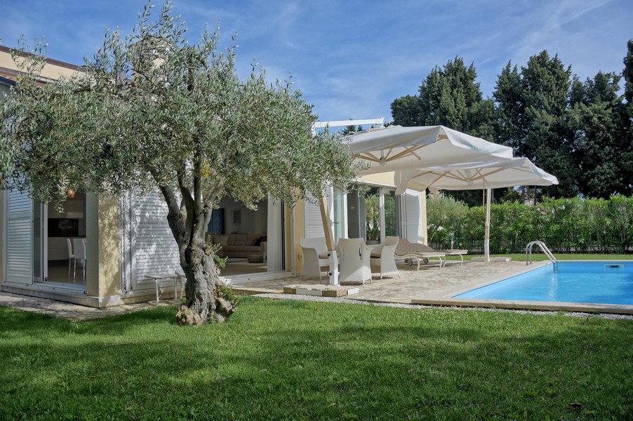 Idillica casa sul mare in Istria con piscina e giardino - in vendita.