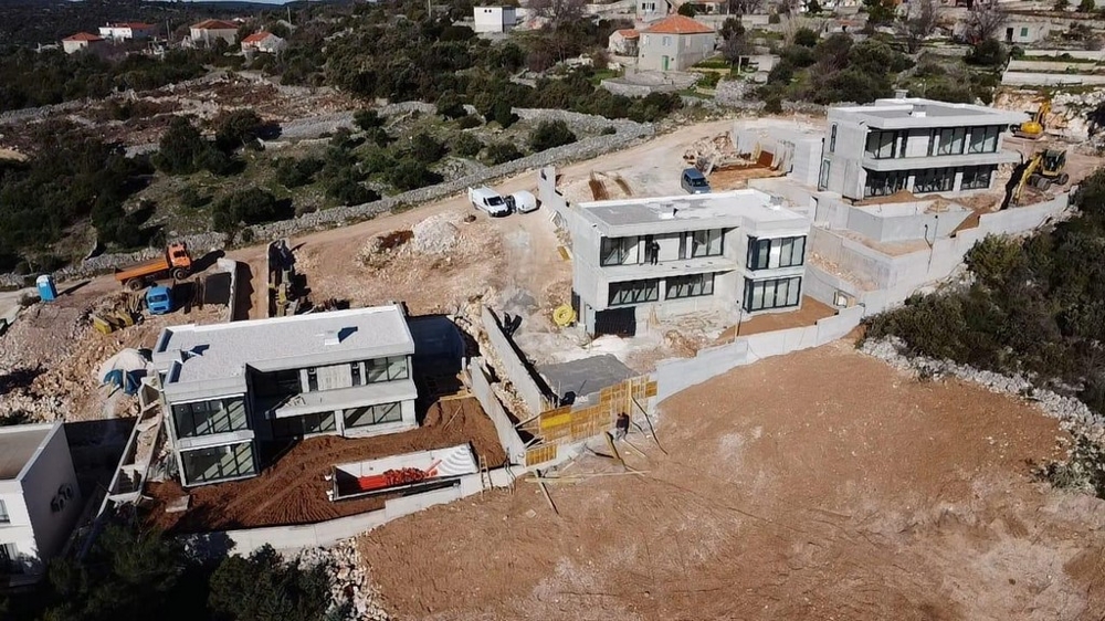 Cantiere con ville moderne in costruzione in Croazia.
